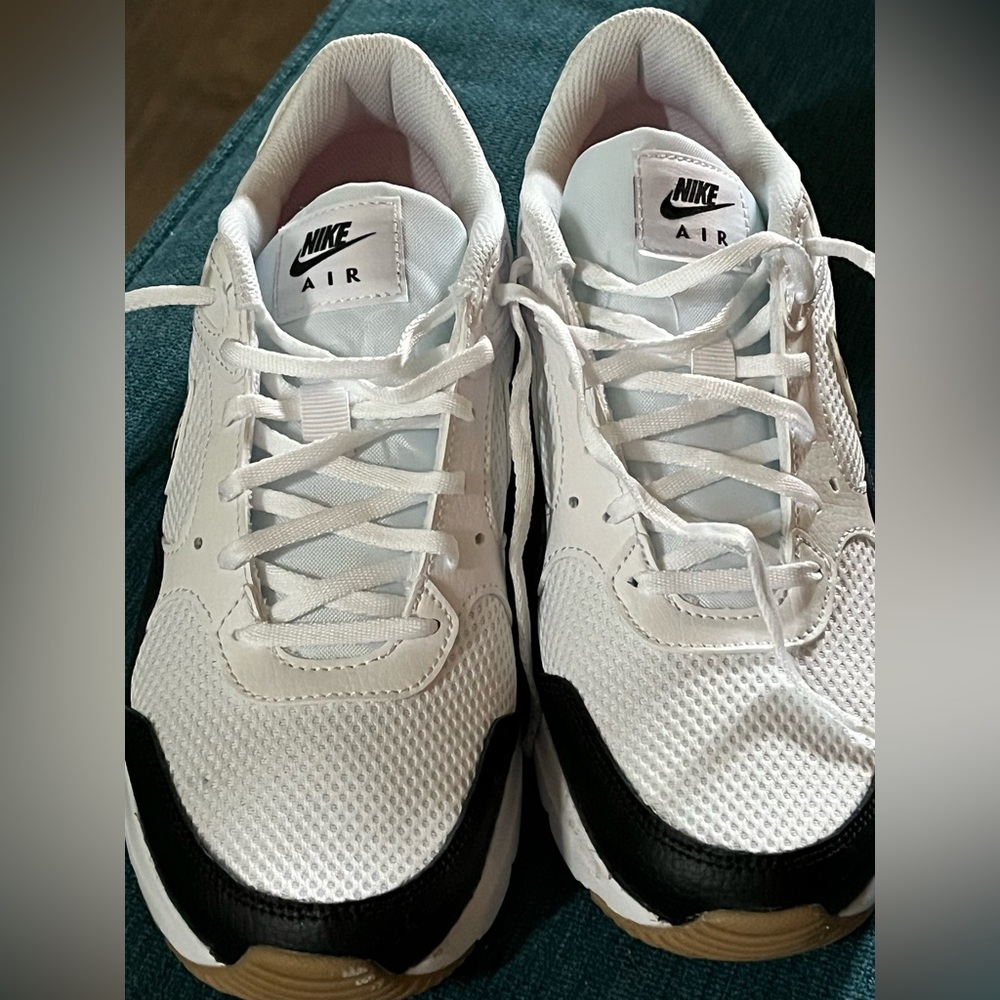 Nike Air’s Leopard swooooshhhh worn once!